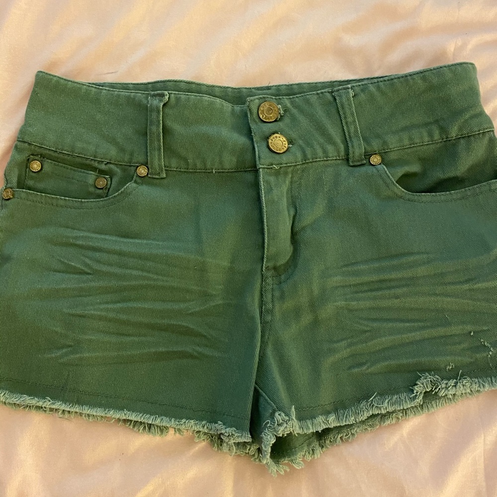 Refuge green shorts size 8